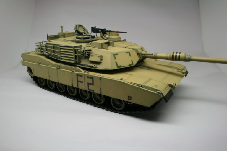 タミヤ(1/35)　M1A2　エイブラムス戦車