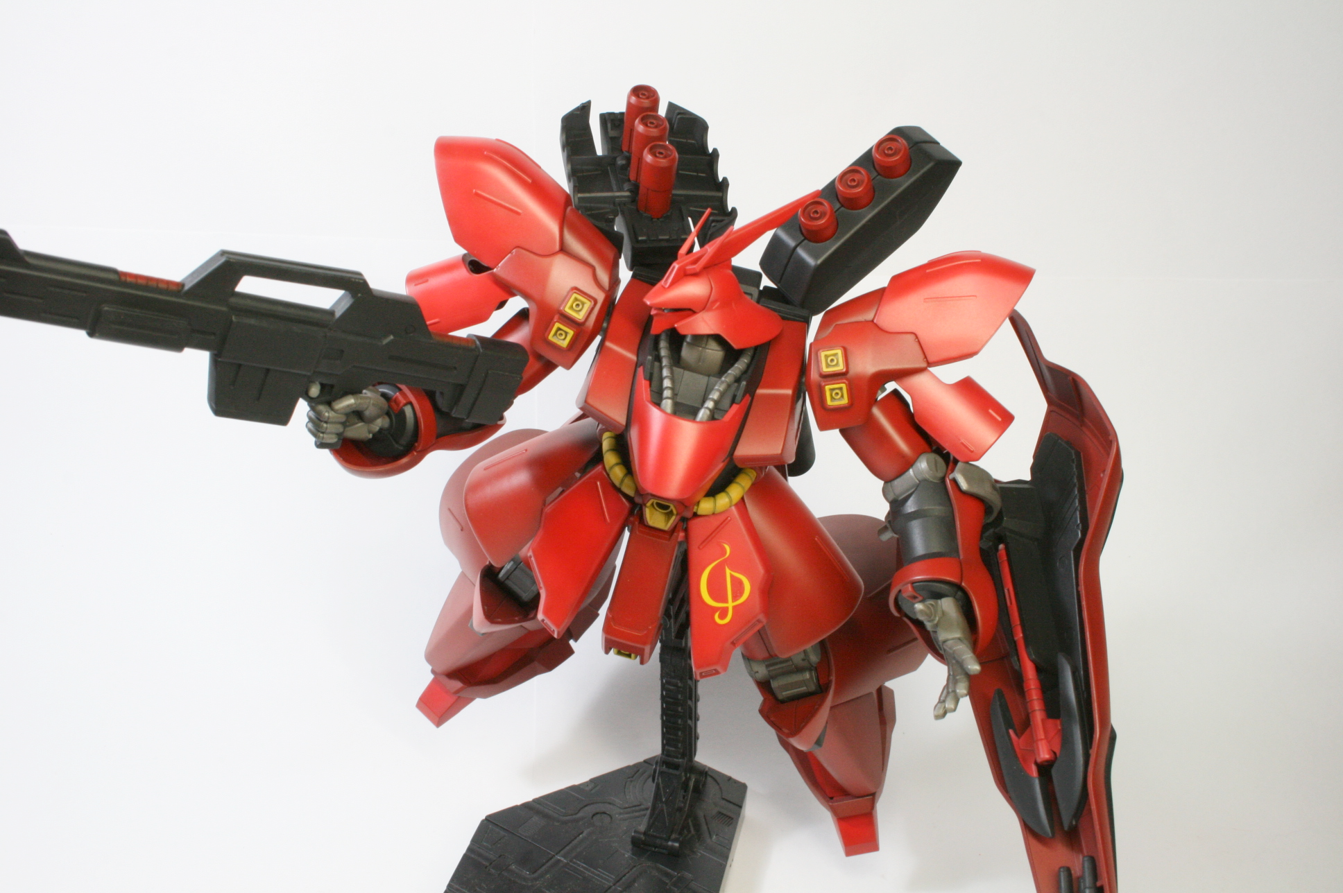 バンダイ HG サザビー 製作レビュー｜重厚塗装とモノアイ加工で1/144の