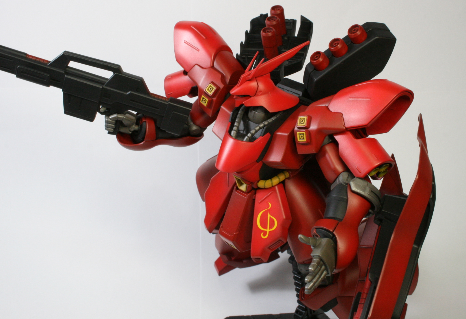 バンダイ HG サザビー 製作レビュー｜重厚塗装とモノアイ加工で1/144の